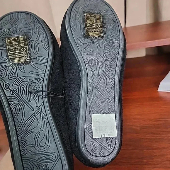 Ashley Blue Nwt Black faux fur Slippers Size 8 - Picture 7 of 8